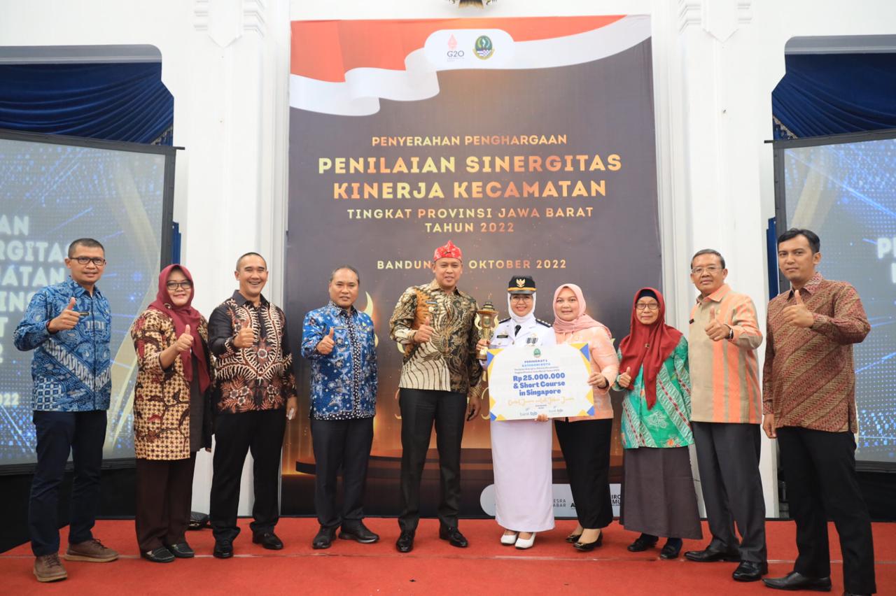 Kota Bekasi Juara Umum Sinergitas Kinerja tingkat Kecamatan se-Jabar.