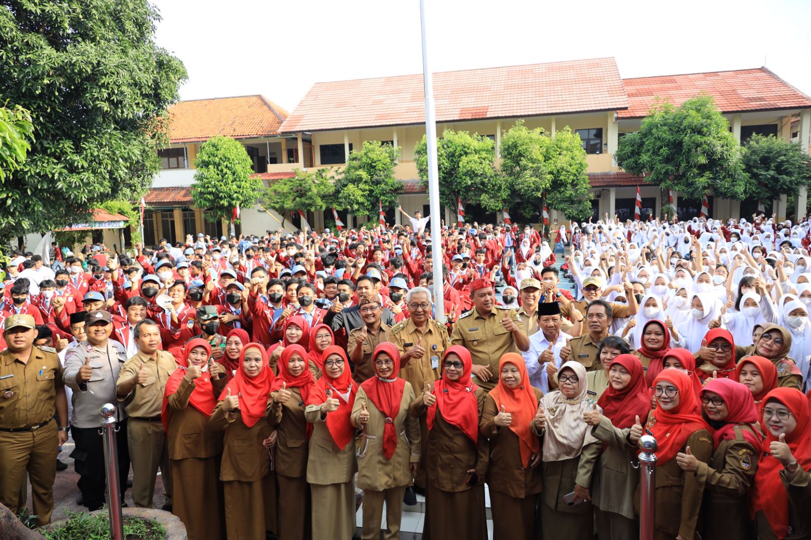 Plt Wali Kota Bekasi Sampaikan Arahan Pada Siswa SMAN 9 Kota Bekasi
