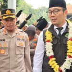 Kapolres Metro Bekasi Kota Hadiri kegiatan Kunjungan Gubernur Jawa Barat dalam rangka Silaturahmi dengan Guru dan Siswa Se-Kota Kota Bekasi di SMKN 2 Kota Bekasi