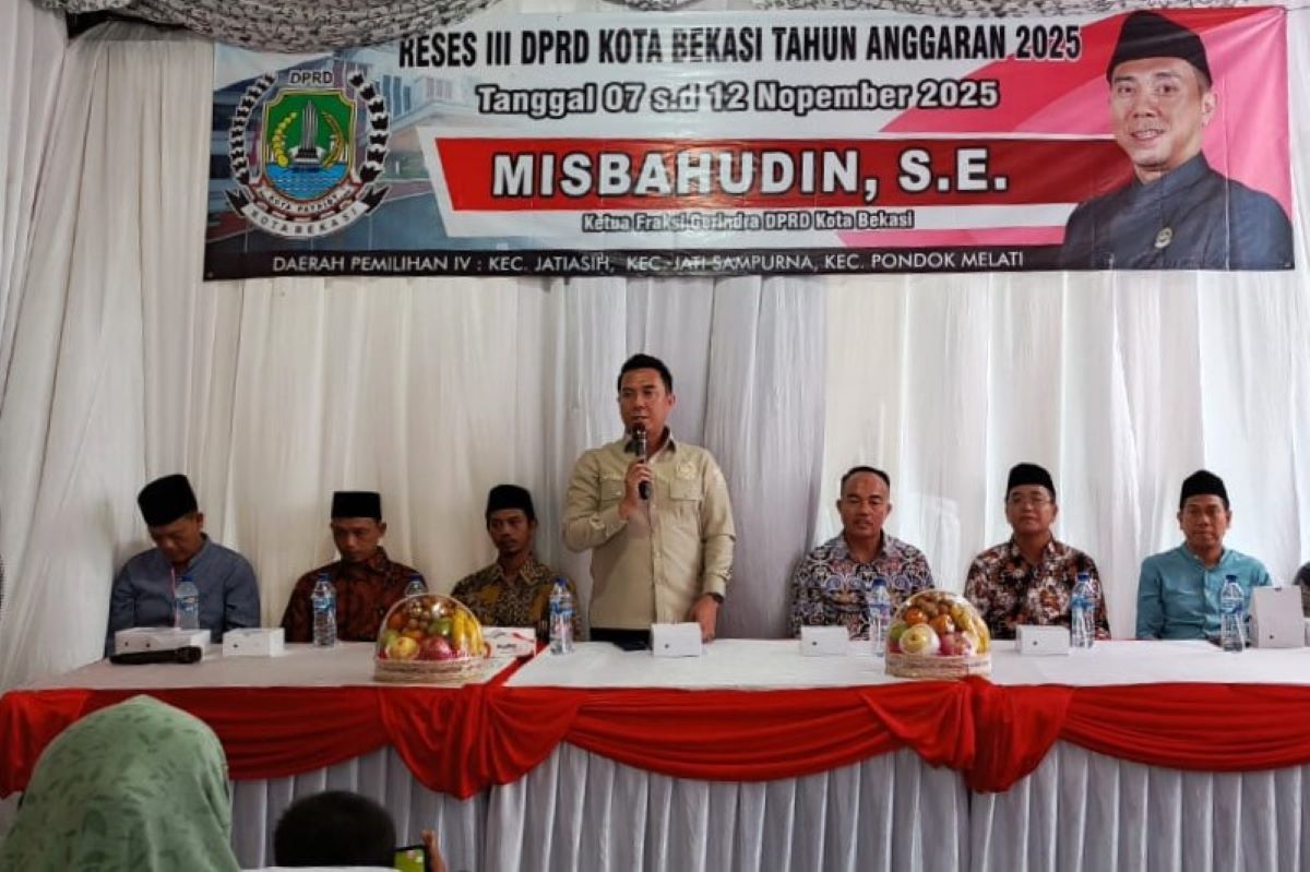 Anggota DPRD Kota Bekasi, MIsbahudin, saat melakukan kegiatan reses jaring aspirasi masyarakat di Jatiasih.