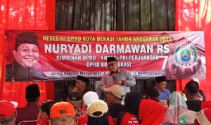 Wakil Ketua I DPRD Kota Bekasi, Nuryadi Darmawan, saat melakukan kegiatan reses jaring aspirasi masyarakat di Bekasi Timur.