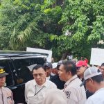 Pemilik tanah sah seluas 2,3 hektar di Kalibaru, Medansatria, saat datang meninjau pengukuran lahan di Kavling Mawar Indah, Rabu (15/10/2025).