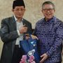 Menteri Agama RI, Prof. Dr. KH. Nasaruddin Umar (kiri) bersama Direktur OT Group, Dr. Yosua Jap (kanan).