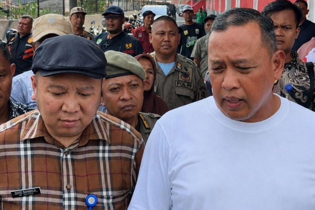 Direktur PT Mitra Patriot David Rahardja (kiri) bersama Wali Kota Bekasi Tri Adhianto.