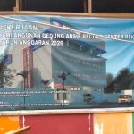 Papan plang pembangunan proyek gedung arsip BPKP di Jatisampurna.
